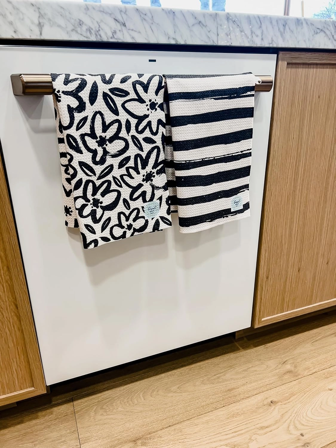 2 Pack Double Sided|| Not Your Ordinary Kitchen Towels || Dish Towels || Quick Dry || Waffle Weave Microfiber || Highly Absorbent || Hanging Hook (Black Daisy)