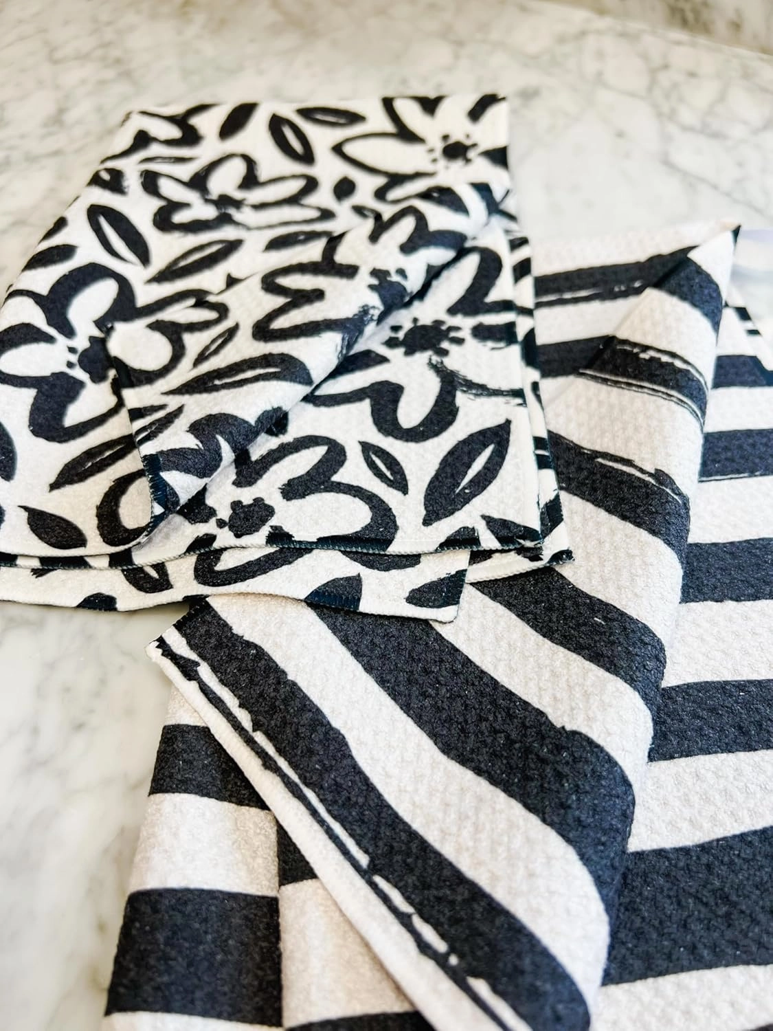 2 Pack Double Sided|| Not Your Ordinary Kitchen Towels || Dish Towels || Quick Dry || Waffle Weave Microfiber || Highly Absorbent || Hanging Hook (Black Daisy)