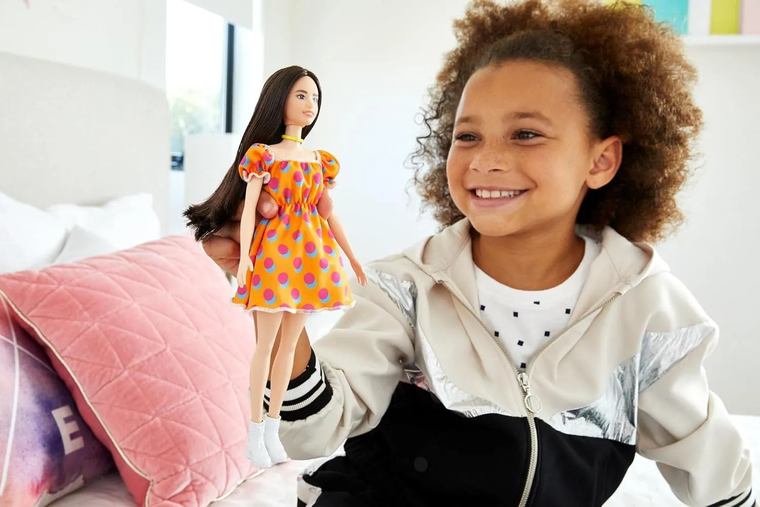 Barbie Fashionistas Doll #160 with Long Brunette Hair Wearing Patterned Orange Dress, White Shoes & Yellow Choker, Toy for Kids 3 to 8 Years Old