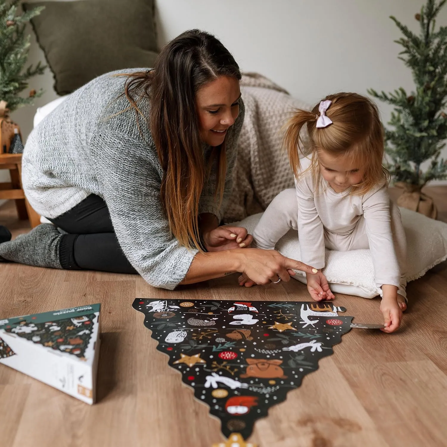 Christmas Tree Floor Puzzle, 24 Large Pieces, Winter Holiday Animals, Traditional Decoration, Learning Activities Toy, Brain Games, Train Motor Skills, Puzzles for Preschool, Toddler, Children, Kids