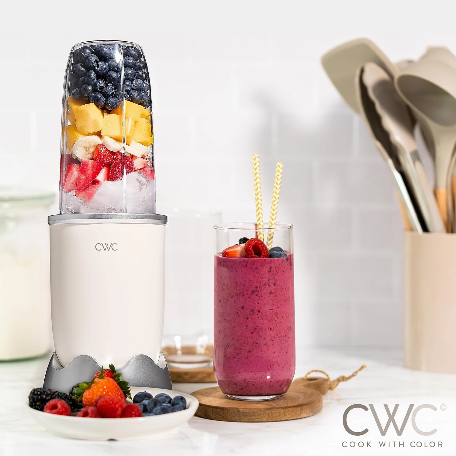 COOK WITH COLOR Personal Power Blender 600W, 24oz Capacity, BPA-Free Jar, Ice-Crushing Blades, Ideal for Smoothies & More, Anti-Slip Feet, Easy to Clean, Cream