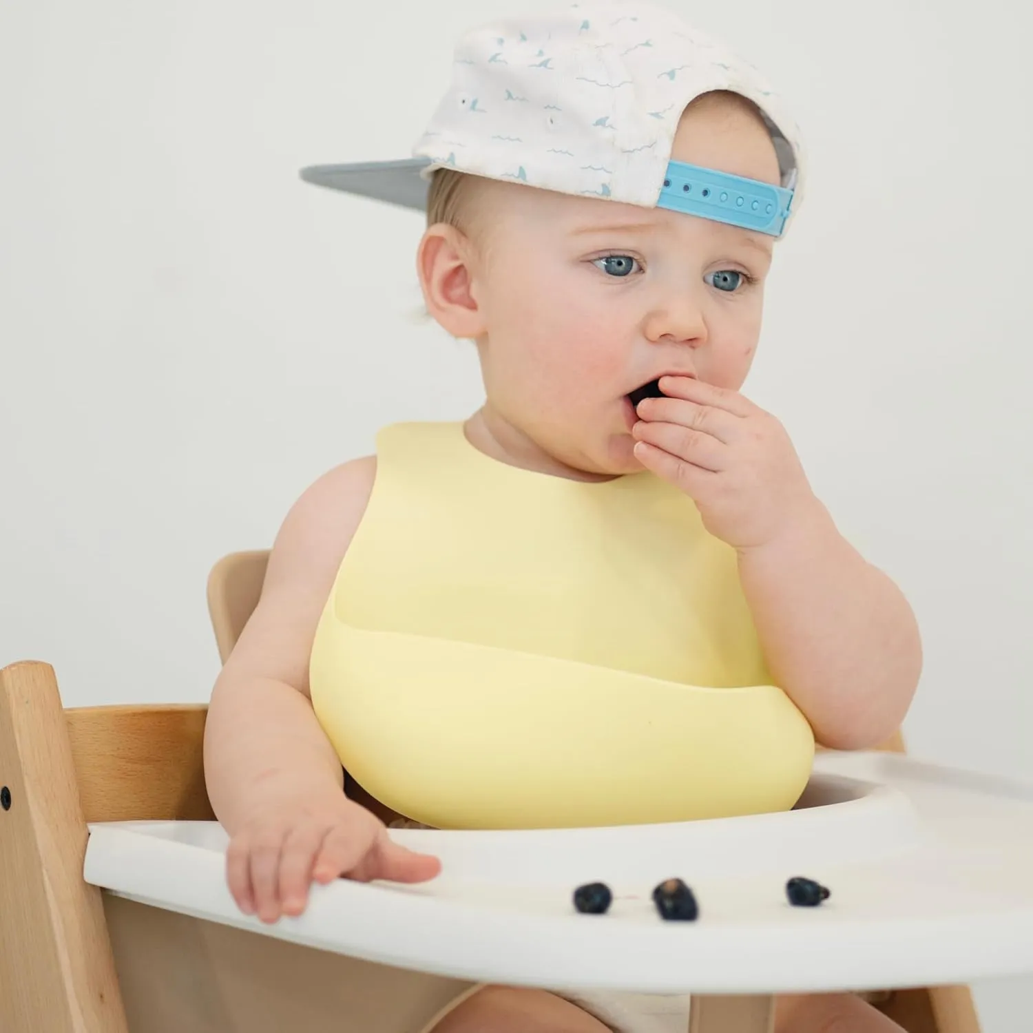 Magnetic Silicone Baby Bib – Waterproof, Dishwasher Safe, BPA Free Food-Grade, Feeding Bib for Infants and Toddlers